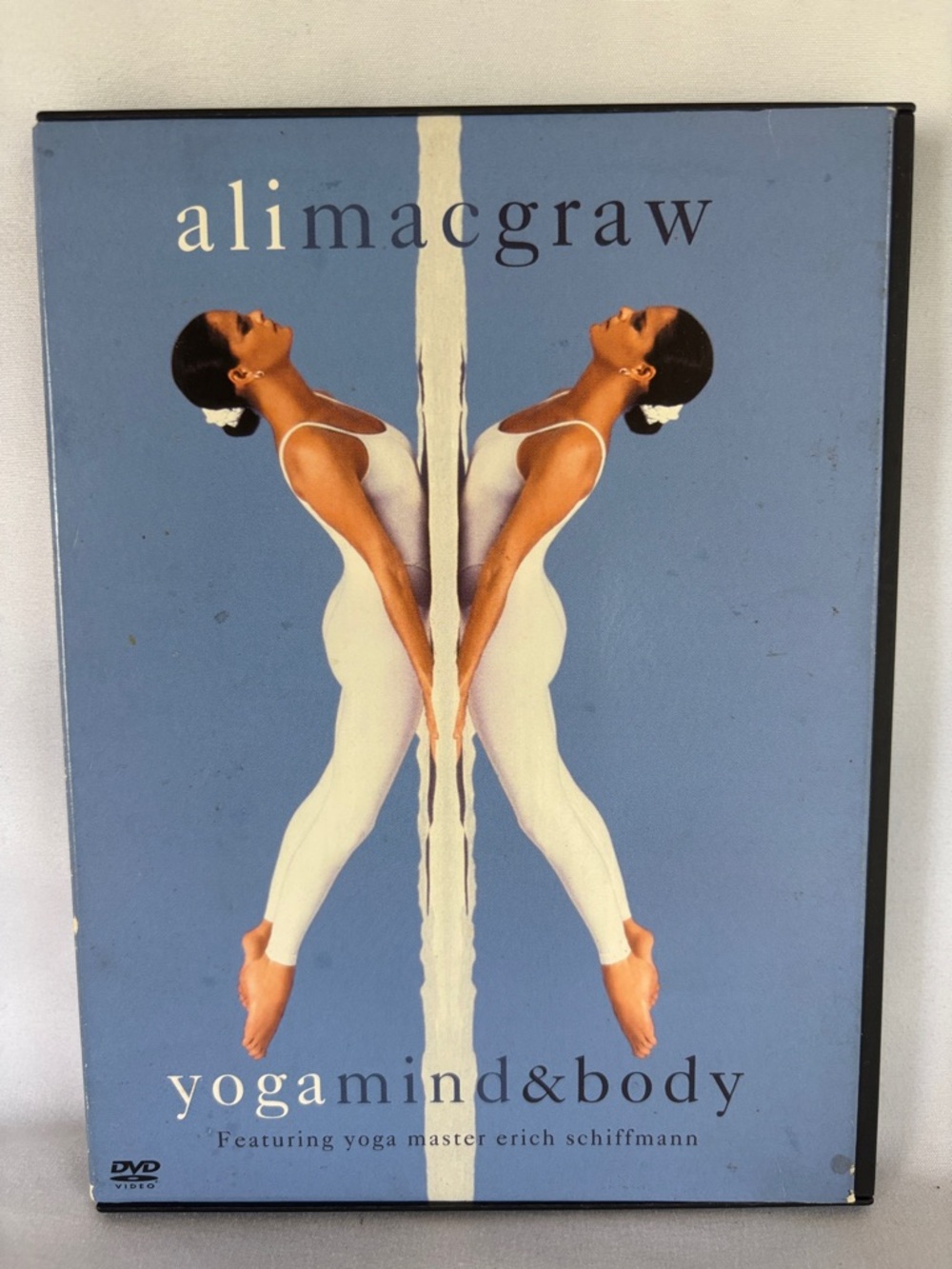 ALI MACGRAW BLUE COVER YOGA MIND & BODY DVD- TESTED